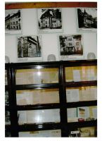 025 nad gablotą z dokumentami fotografie: sanatorium "Zarzecze" i "Nil" w Karpaczu, "Wysoka Łąka" w Kowarach, Szklarska Poręba nr 2, Poradnia Przeciwgruźlicza w Jeleniej Górze